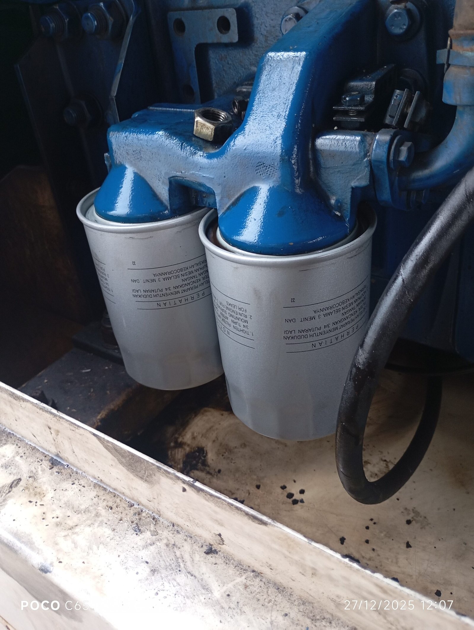 Penggantian Filter Oli Genset Perkins